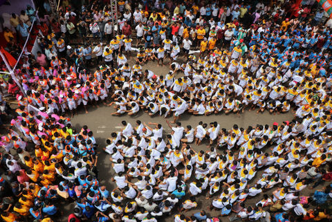 india incredible indis, photography, mumbai photography, photographer, fstival, colours, colors, event photographer, street photographer, dahi handi