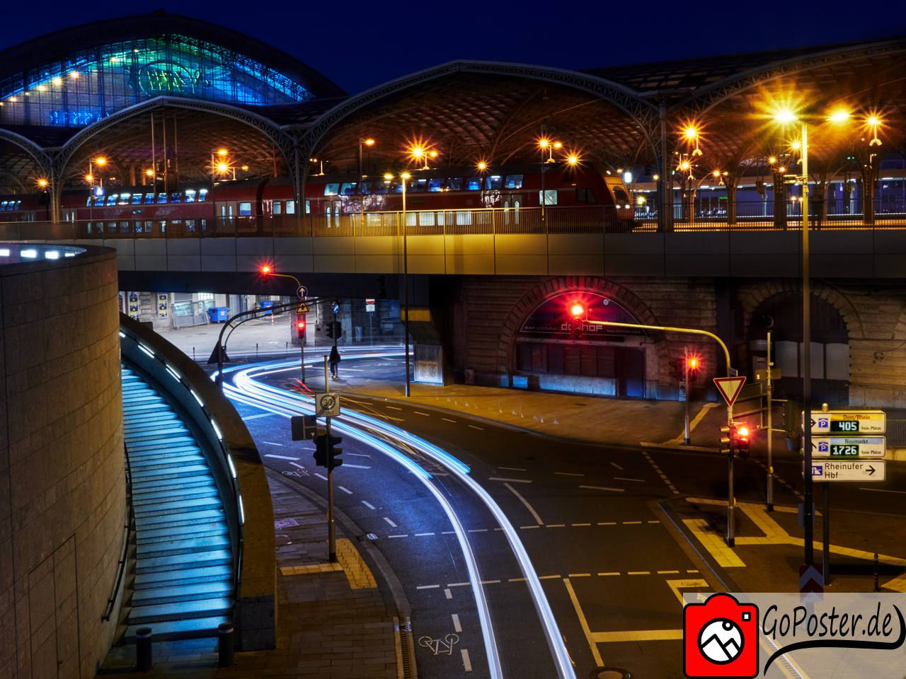 Wunderschöner Blick beim Kölner Bahnhof (Poster)