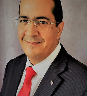 Ruben Headshot 2022.jpg