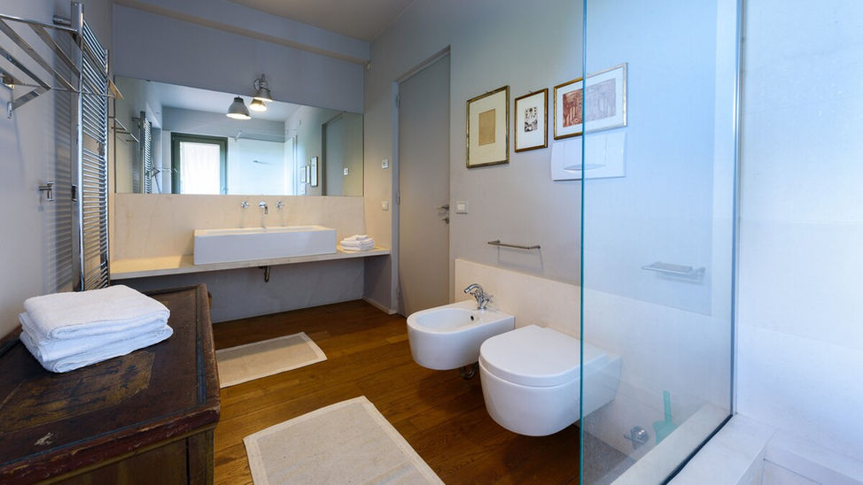 Bedroom 1's Bathroom