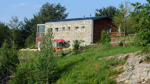 Luxury villa experience at Seraj Retreats with private spa, pool and refined hospitality near Lake Maggiore