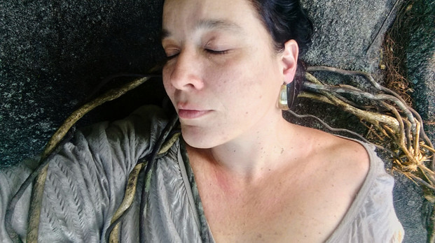 Autorretrato com raízes voadoras