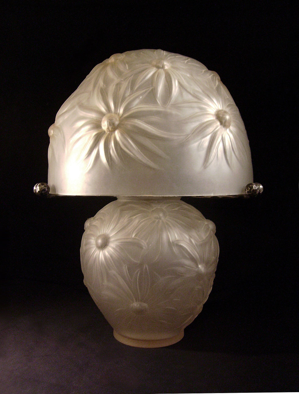 Lampe champignon en verre moulé-pressé signée Etling 1930