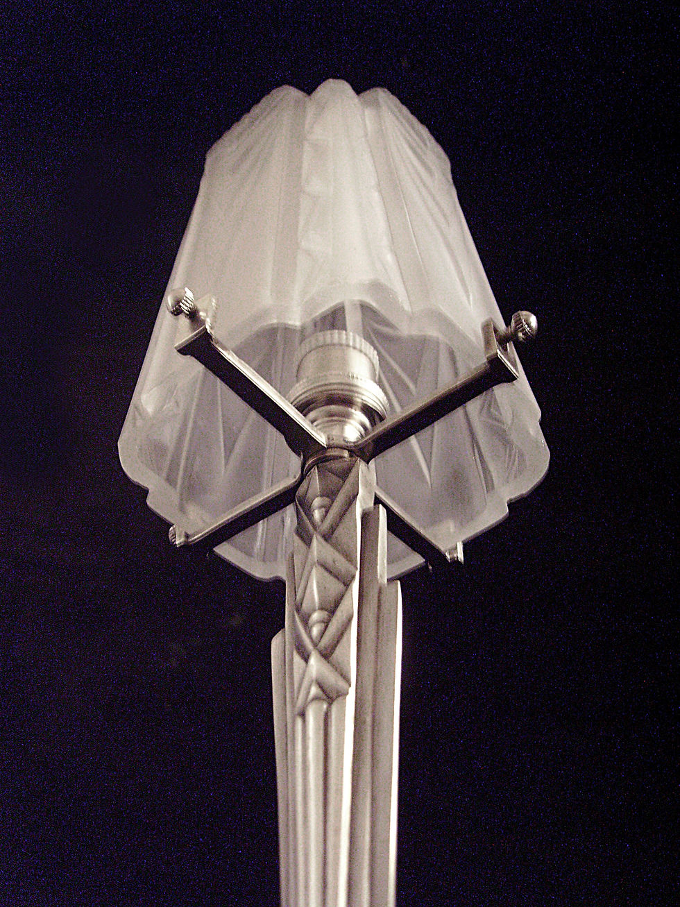 Miniature : Lampe art déco en bronze nickelé par Georges Vilbert équipée d'un dôme en verre moulé-pressé signé Muller Frères Lunéville 1930