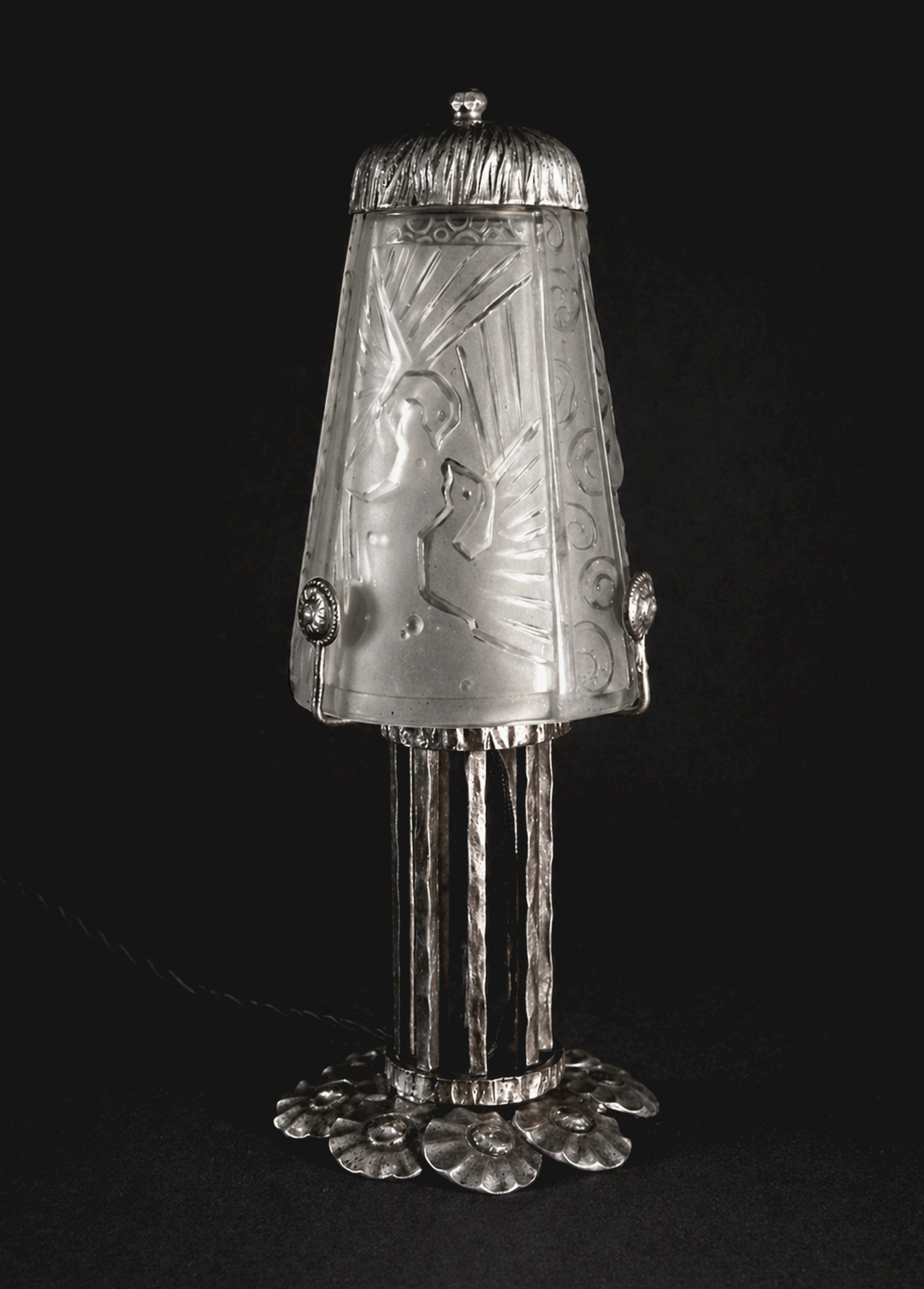 M.VASSEUR & MULLER FRERES : LAMPE ART DÉCO FER FORGÉ & TULIPE VERRE PRESSÉ 1930