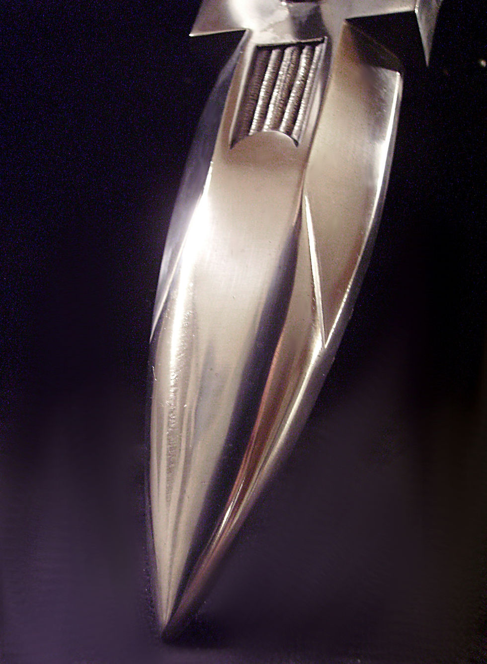 Miniature : Paire d'appliques art déco en bronze nickelé par Alphonse Richard équipée de coupelles en verre moulé-pressé signée Degué 1930