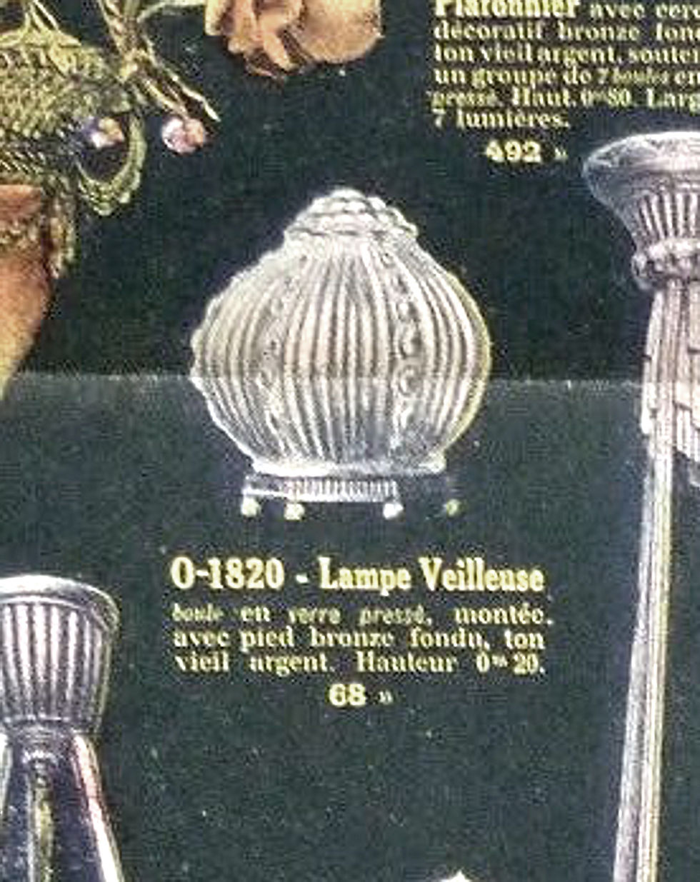 Miniature : Extrait d’un catalogue d’époque de Georges Leleu présentant la veilleuse en verre pressé et bronze fondu à ton vieil argent, référence O-1820.