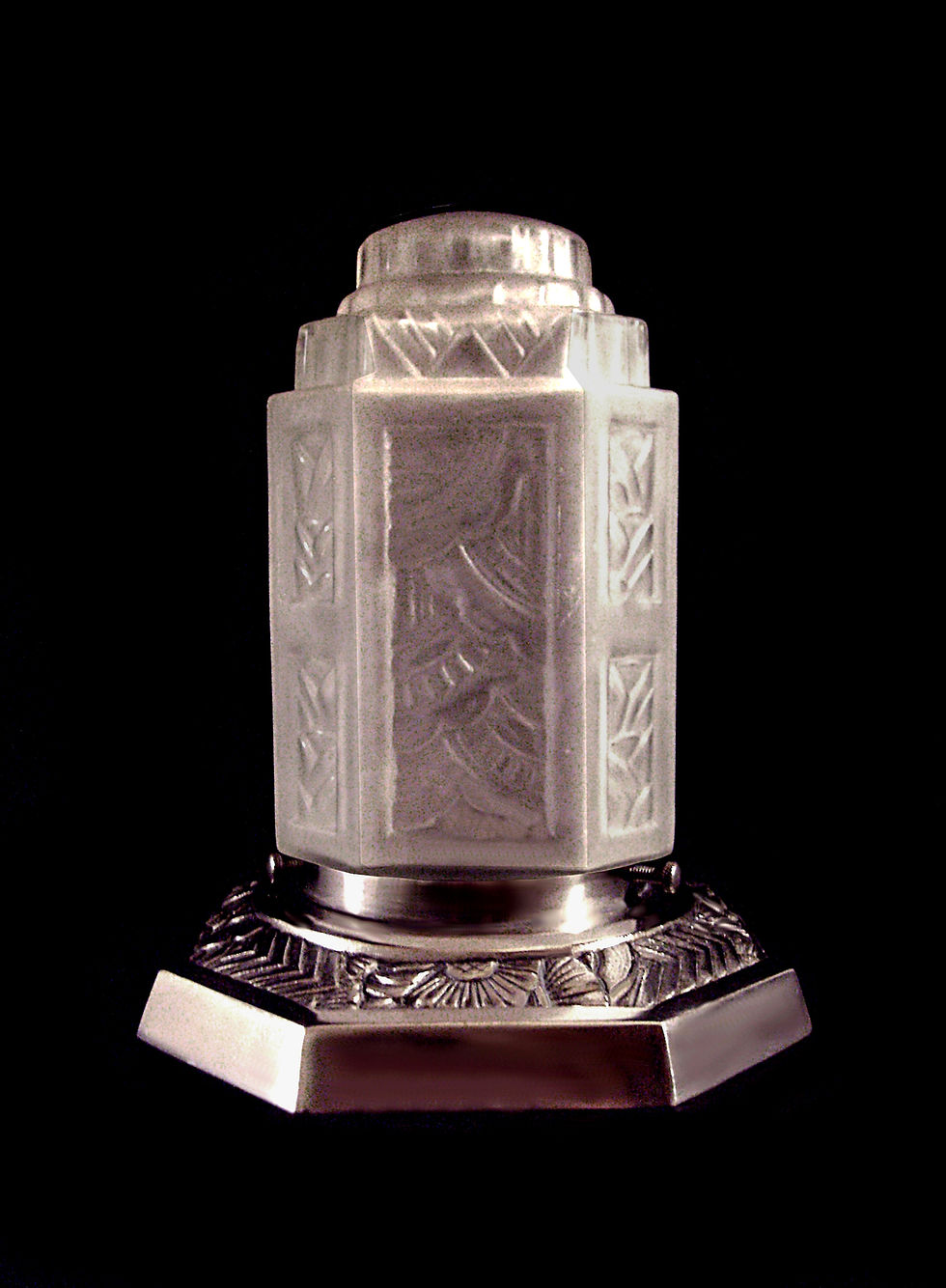 Miniature : Veilleuse art déco en bronze nickelé par Athanase Delbos et globe en verre moulé-pressé par les Cristalleries de Verdun 1930