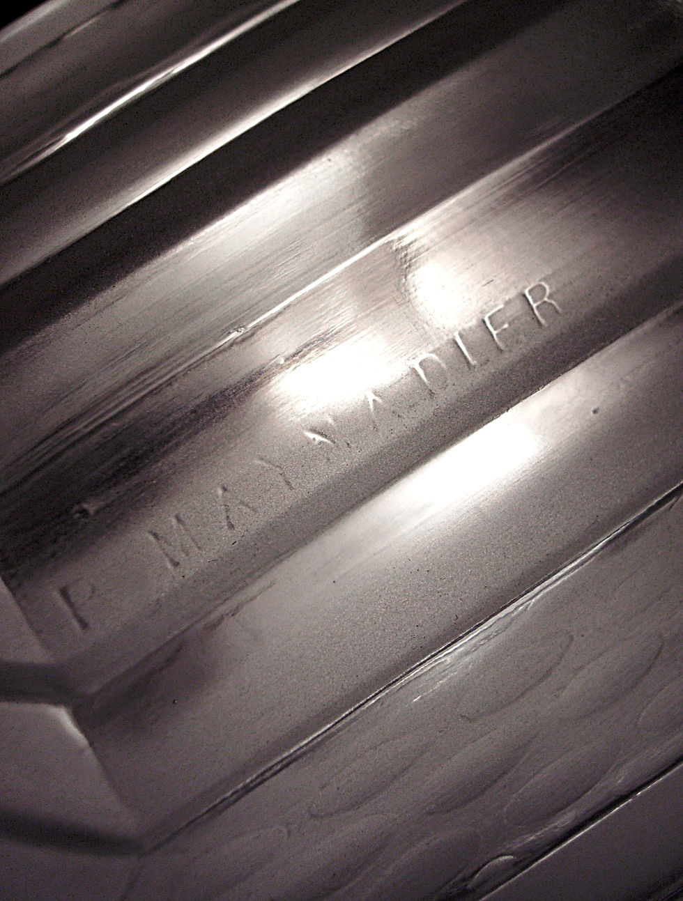 Miniature : PIERRE MAYNADIER : LAMPE ART DÉCO BRONZE NICKELÉ & DÔME EN VERRE PRESSÉ 1930