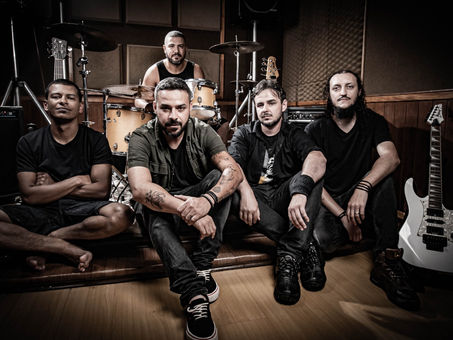 Sinexia: conheça o single "Santo"