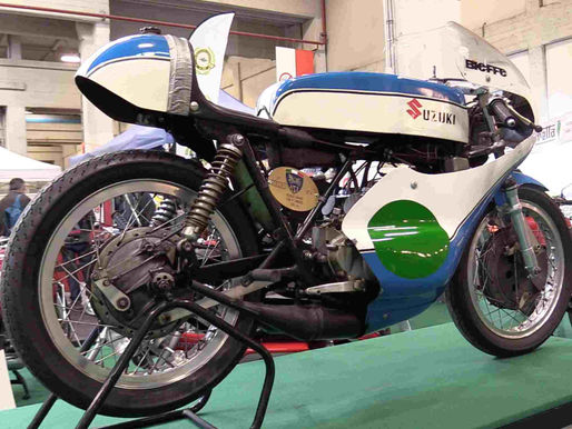 Poche moto ad Automotoretrò ed Automotoracing