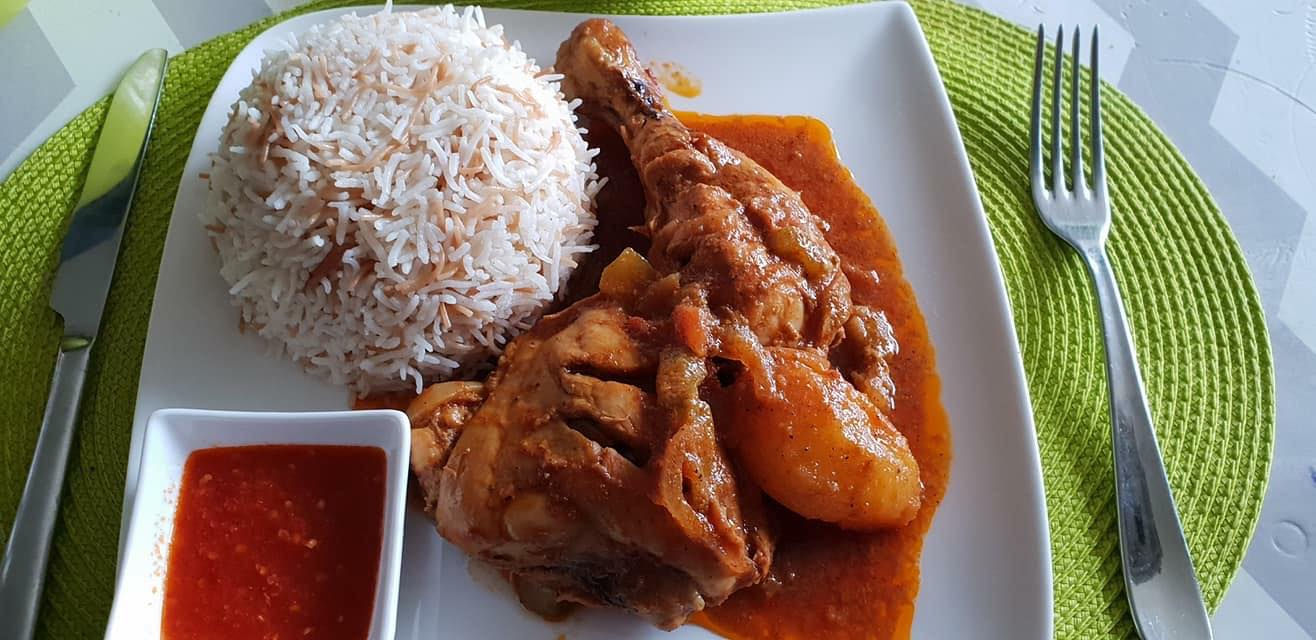 Riz de vermicelle + rôti de poulet ou de la viande de bœuf