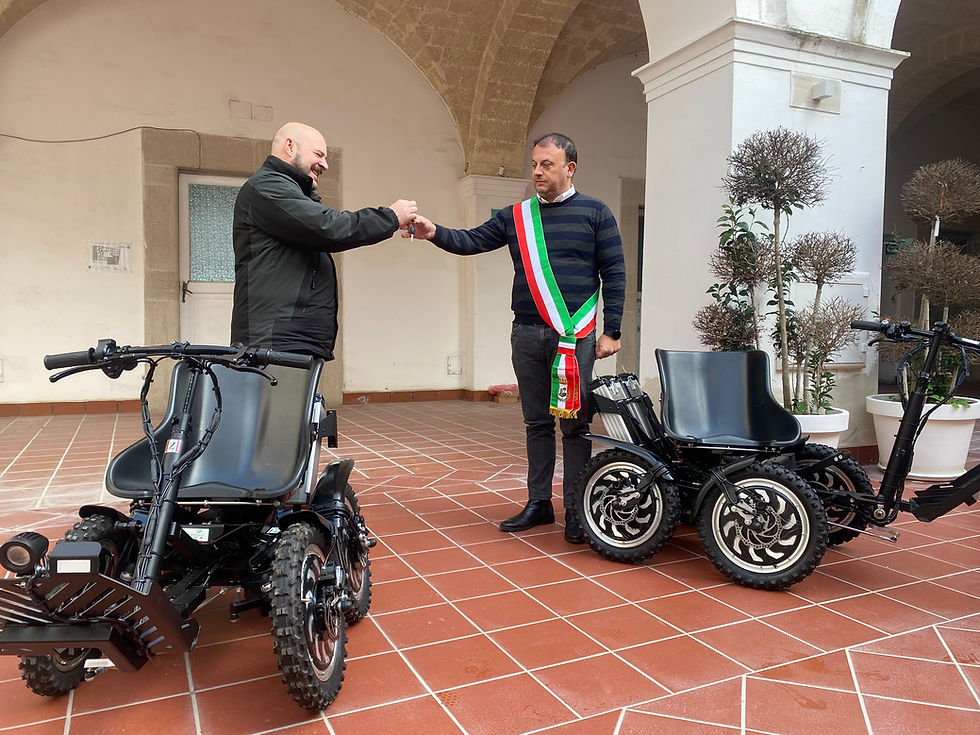 Consegna di due Zoom al Sindaco di Spinazzola (BAT) Michele Patruno