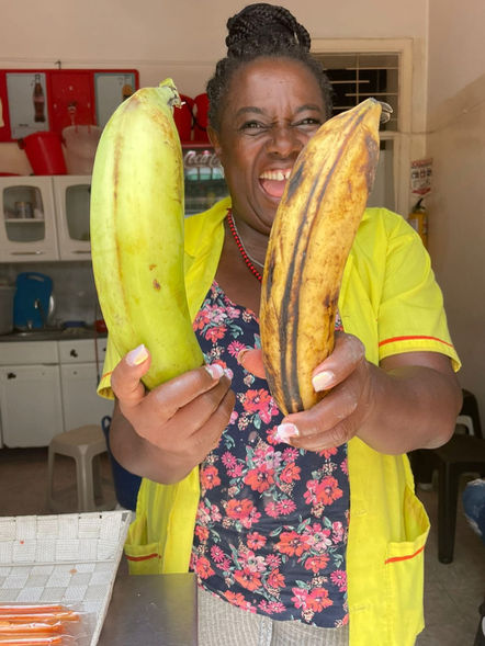 Banana: the fruit we all know and love, you peel it, you eat it (with some cereal or milk) and you're fine for your day.
Do you eat raw potato? I've never eaten raw plantain...