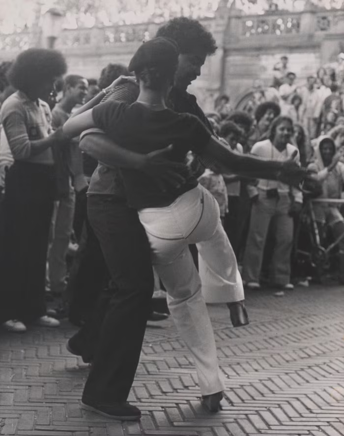 afrolatinos bailando salsa en Nueva York