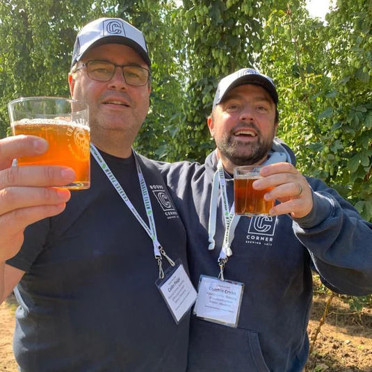 Two men cheersing beers