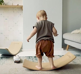 Baby spelend met Wobbel Starter.jpg