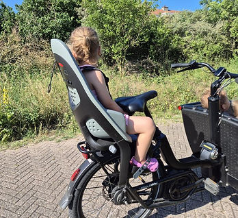 Lilly op Thule Yepp 2 Maxi achterzitje test babyspullen advies.jpg