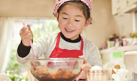 料理する子供