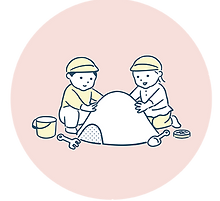 砂遊びする園児