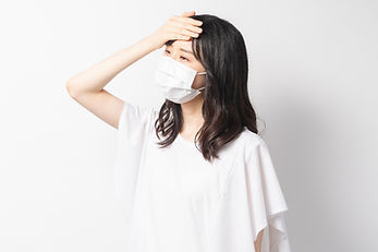 風邪をひいた女性