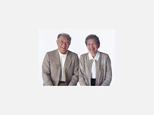 笑顔のシニア男女