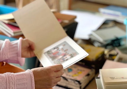 アルバムを見る人