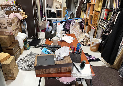 散らかった部屋