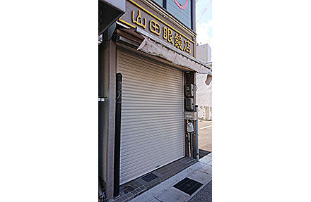 お値打ちな手動シャッター