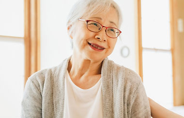 笑顔のシニア女性
