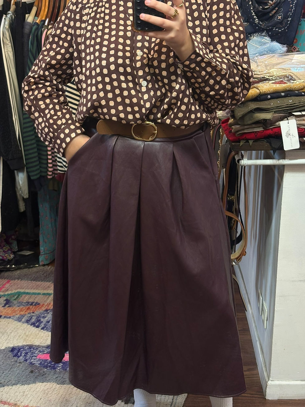 Chemise marron à pois beige