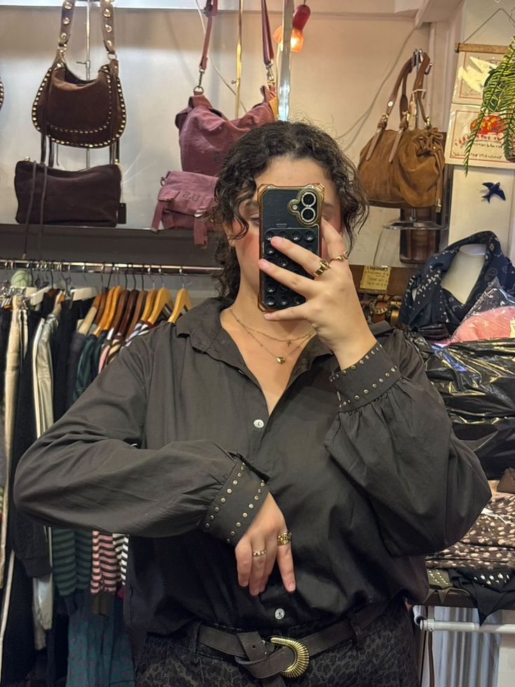 Chemise clous d'or
