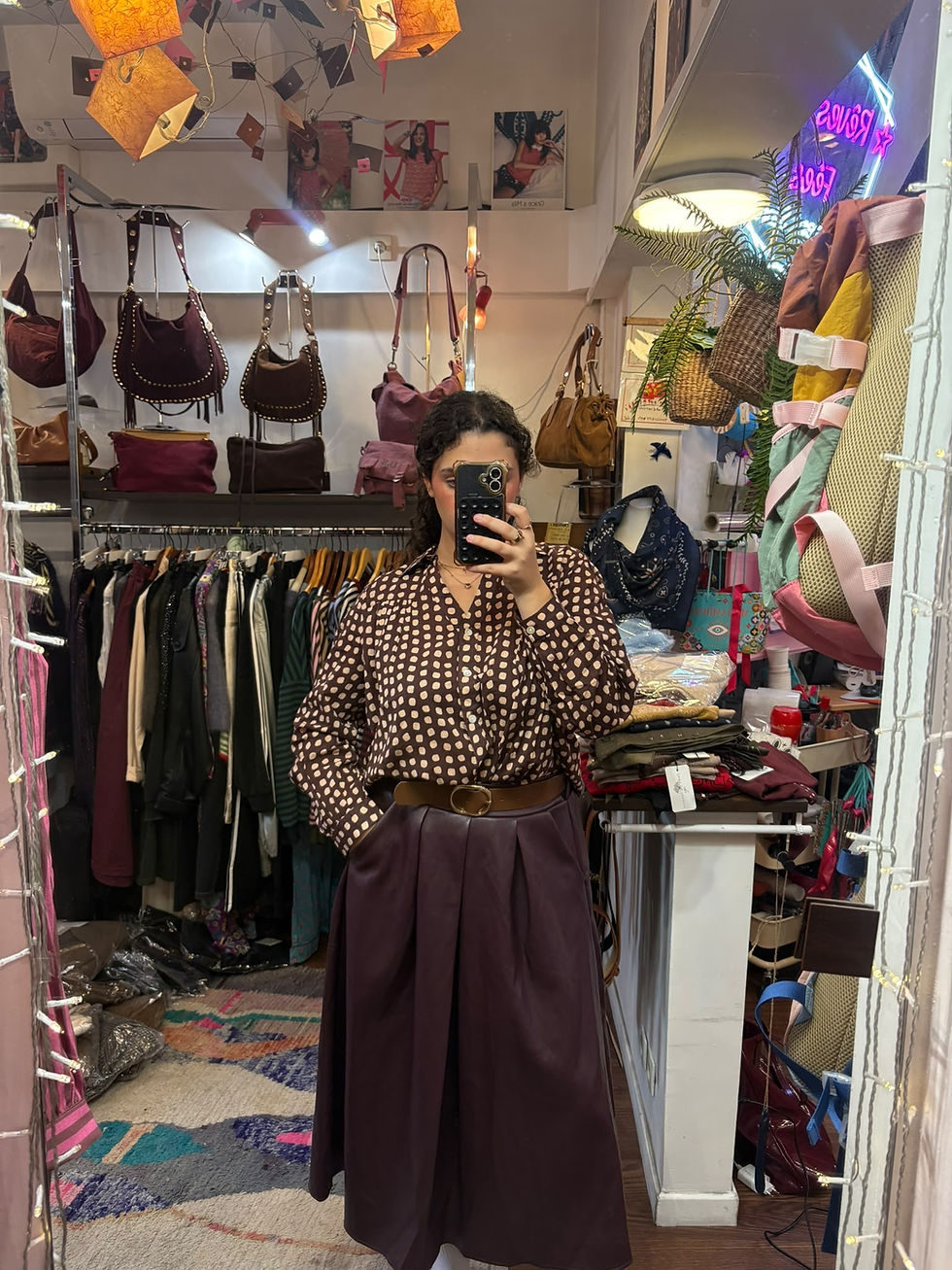 Chemise marron à pois beige
