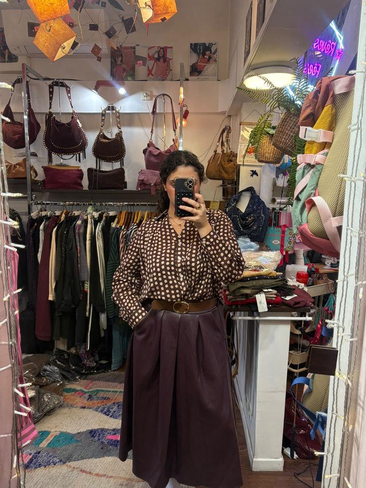 Chemise marron à pois beige
