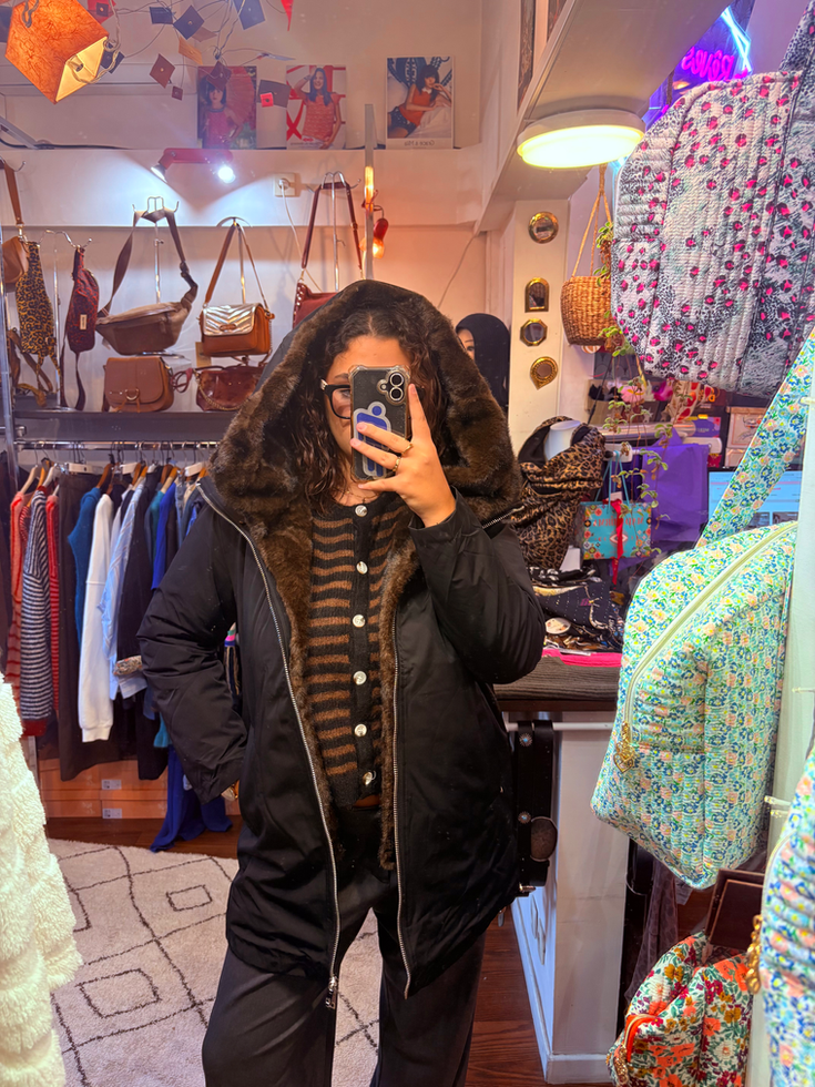 Long manteau noir rembourré avec fourrure amovible