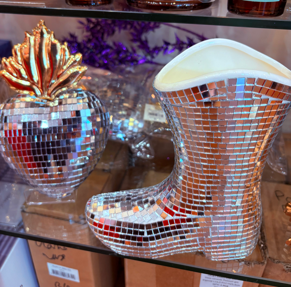 Bougie parfumée botte disco en ambre noir