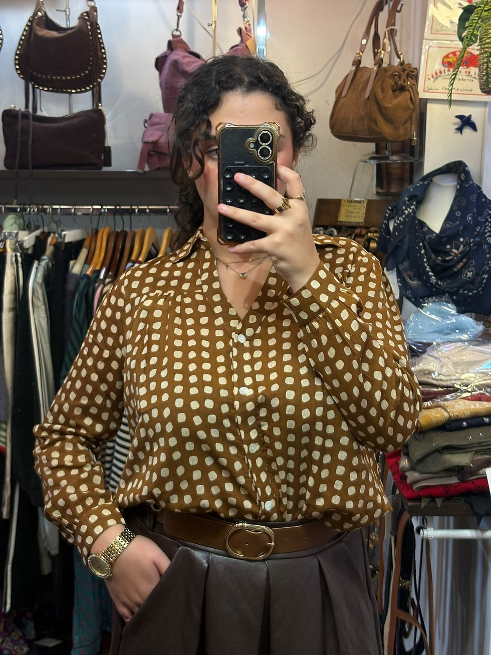 Chemise jaune moutarde à pois beige