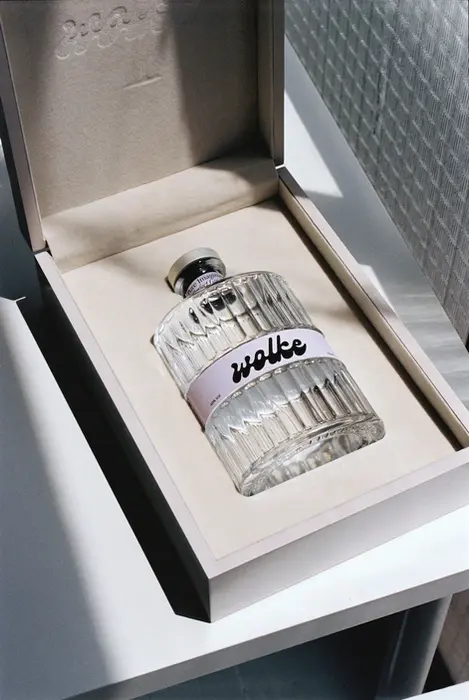 wolke-gin-bottle-luxury-box-product-photography-props-buyer-set-design-assistant
