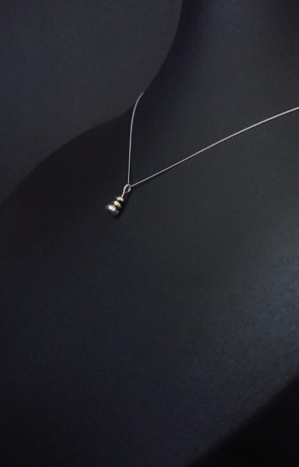 Miniatura: 9ct White Gold Scottish Cairn Pendant - Made in Scotland by hand