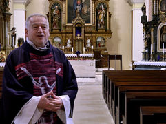 Od oltára k mikrofónu. O ceste Petra Olekšáka, pedagóga, publicistu a kňaza