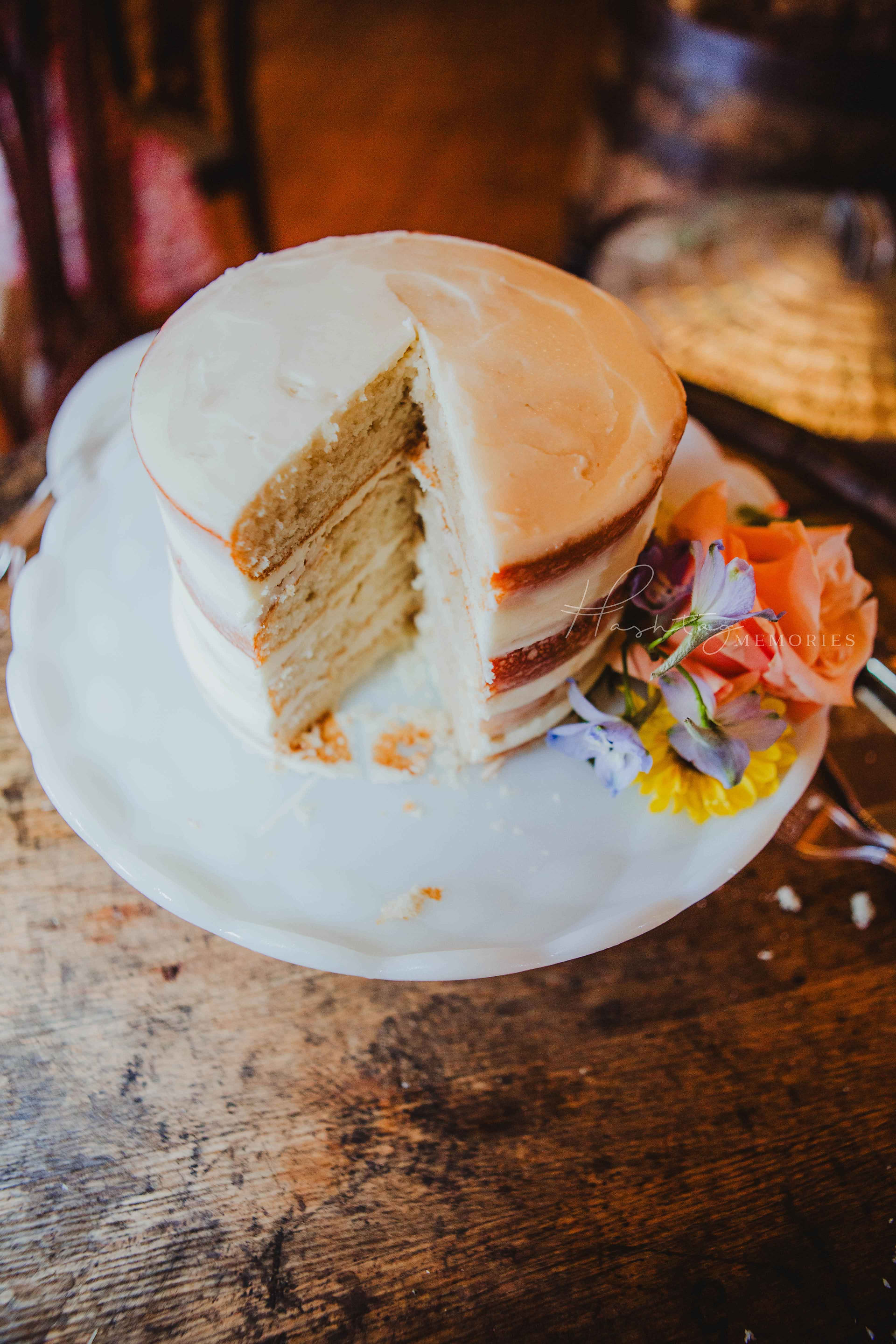 small wedding cake for summer wedding with real flowers