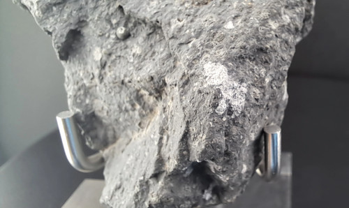 アジェンデ - 96 g - CV3 隕石標本 | Bespoke Sky Ventures