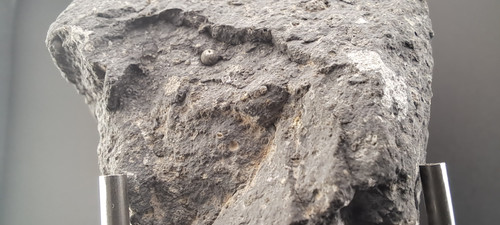 アジェンデ - 96 g - CV3 隕石標本 | Bespoke Sky Ventures