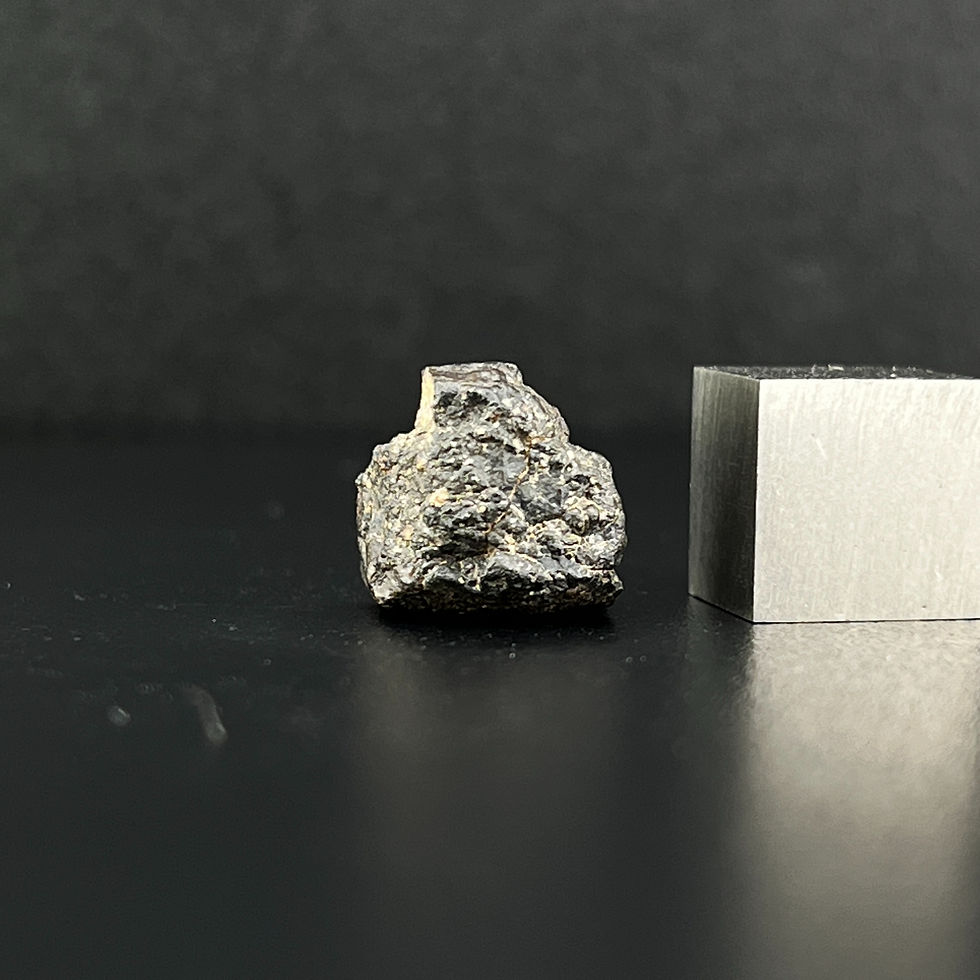 縮圖：Hassi Khebi 001 - 1.537g - C3-ung Meteorite Specimen