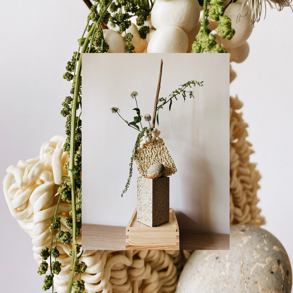 a picture of a vase with flowers in it