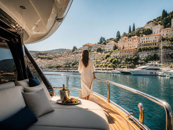 Luxus Yacht: Elegante Perfektion für exklusive Momente