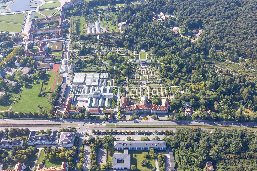 Schloss Nymphenburg München aus der Luft beim Helikopter-Rundflug