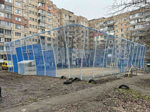 Закінчується будівництво майданчика зі спортивною огорожею серії ОЛІМПІК