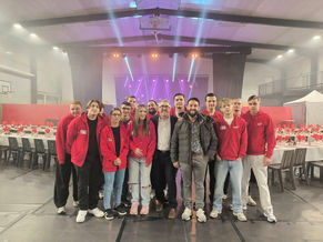 Les jeunes services civiques contribuent à la réussite du Cabaret Solidaire de Méricourt ! 