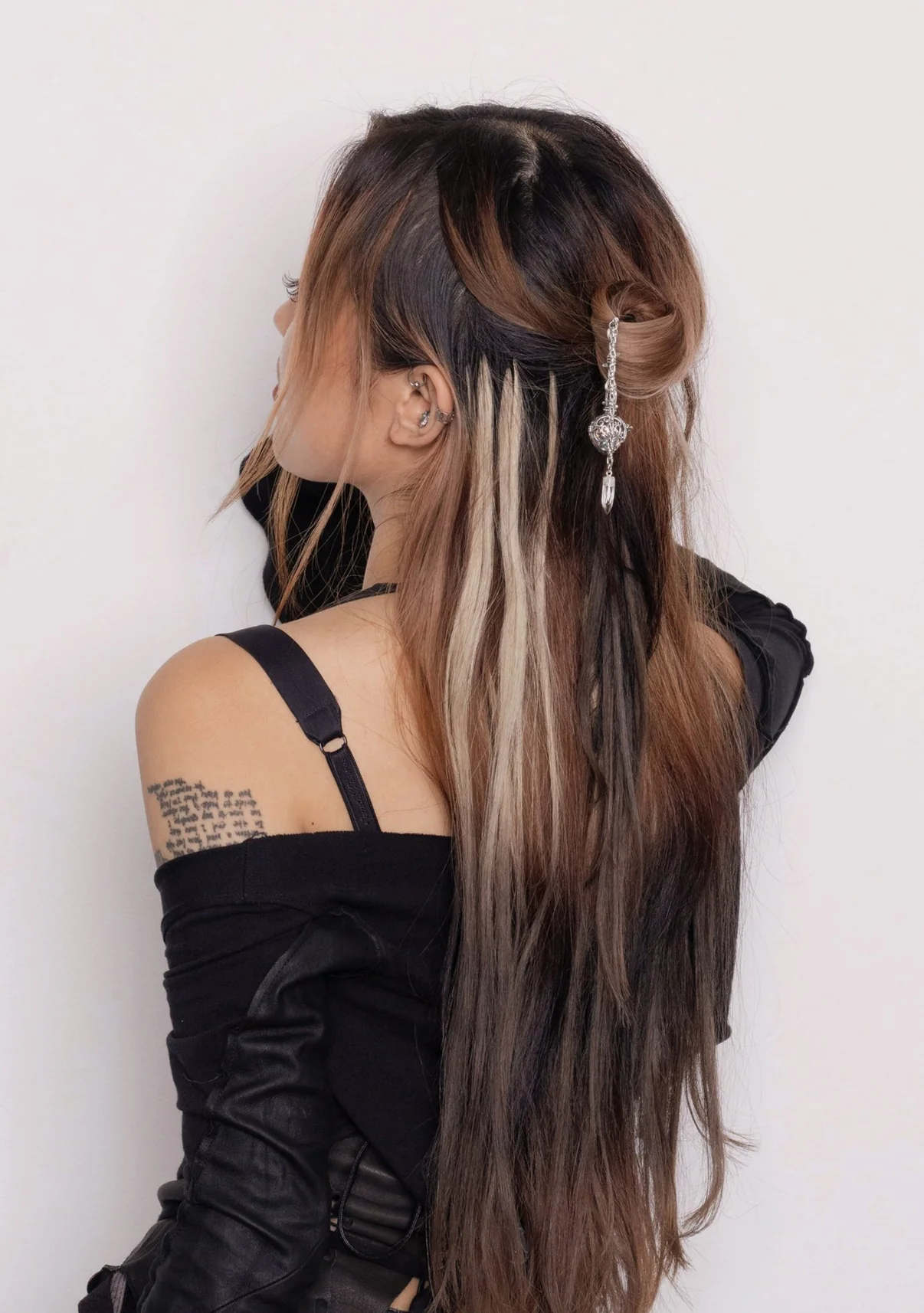 siren-crystal-locket-hair-pin-876900.webp